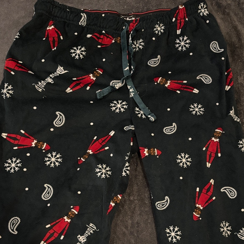 Holiday Snoop on the stoop Print Lounge Pants - Black & Red LARGE